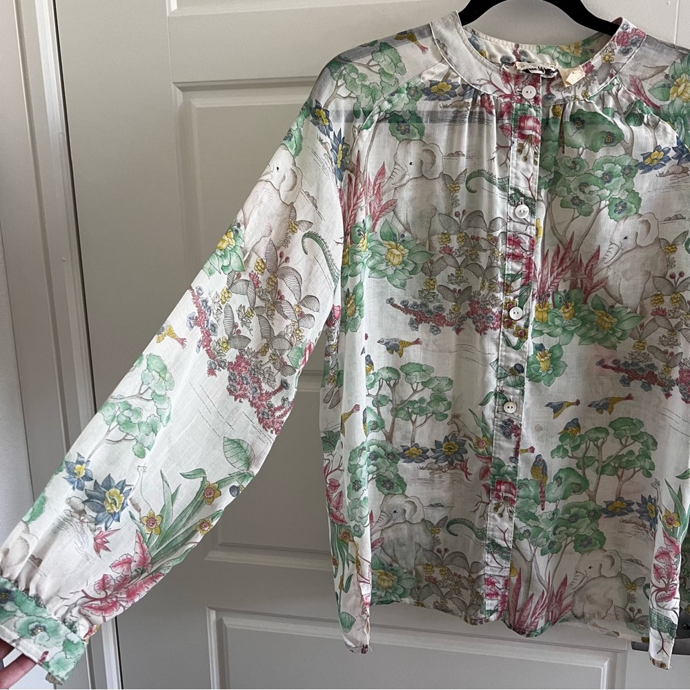 Neiman Marcus chinoiserie Button Down Blouse - Picture 5 of 8